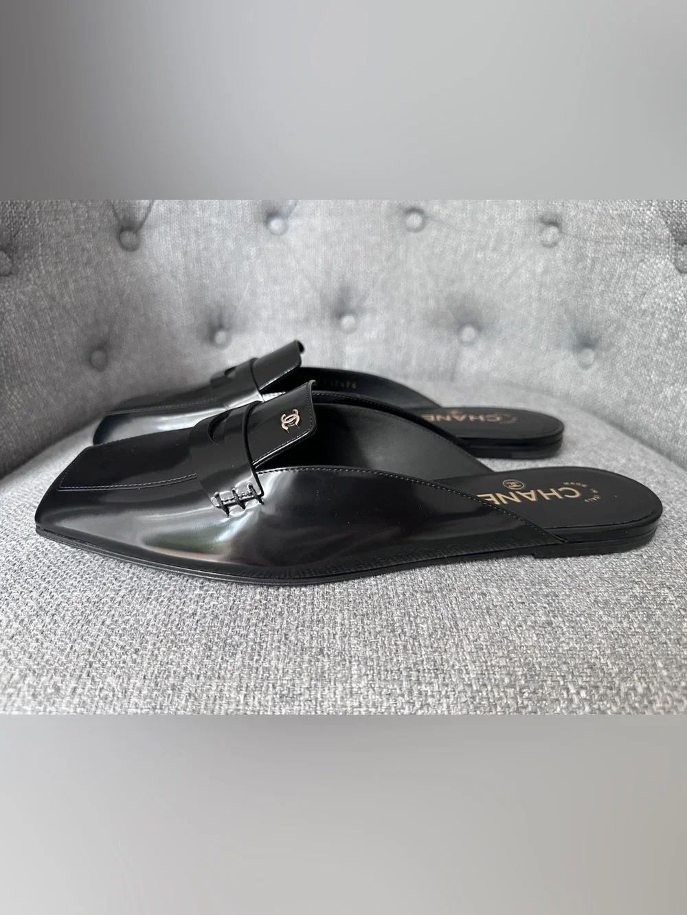 2026 CHANEL BLACK LEATHER SLIDES MULES HALF LOAFER SHOES GOLD CC LOGO 40.5 BLAZY